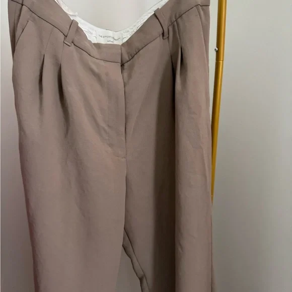 Aritzia Gray Effortless Pants - Picture 3 of 4